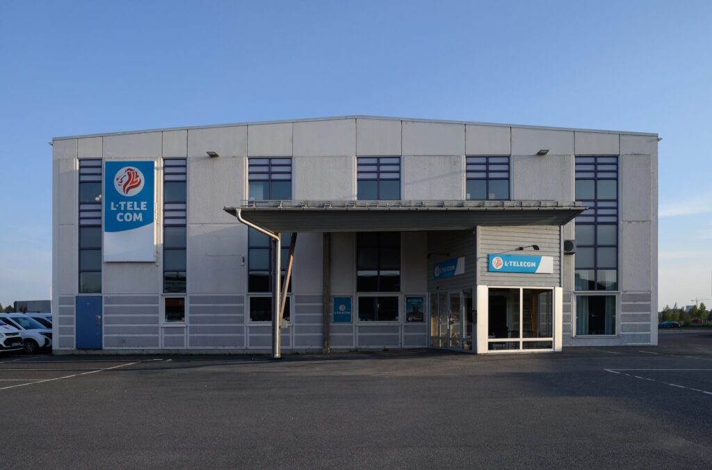 L Telecom pĂĄ Ă…lgatan 6D i LuleĂĄ (mitt emot Coop-arena).